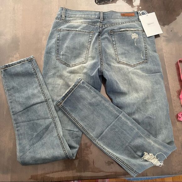 American Blue Distressed Jeans - Picture 2 of 8